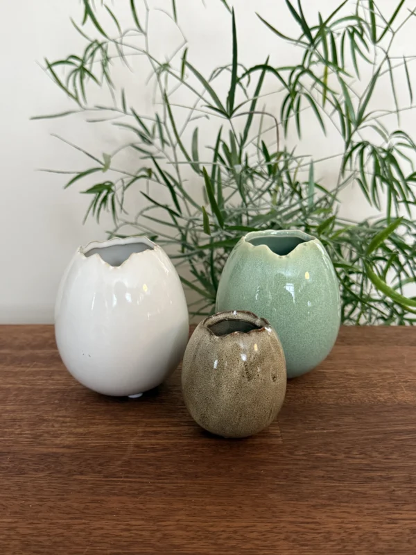 Æggevase i grøn, hvid og brun