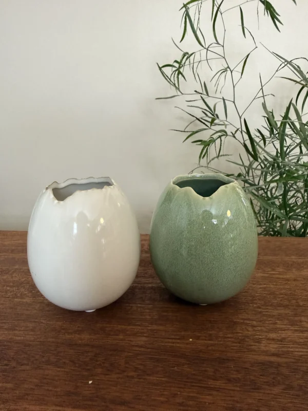 Hvid og grøn æggevase