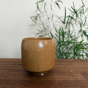 Brun/okkerfarvet krukke til plante